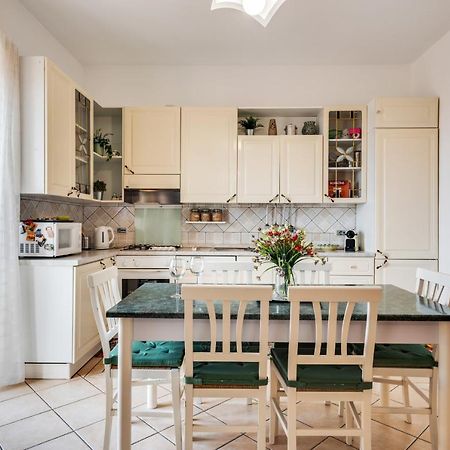 Roomy And Bright Apartment With Balconies X6 Catania Bagian luar foto