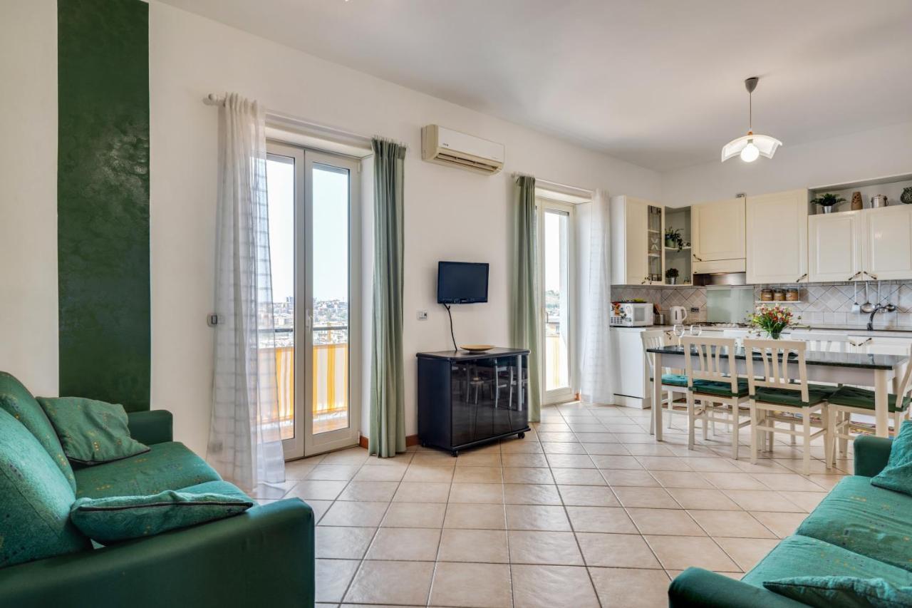 Roomy And Bright Apartment With Balconies X6 Catania Bagian luar foto