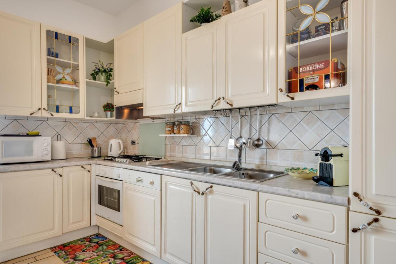 Roomy And Bright Apartment With Balconies X6 Catania Bagian luar foto
