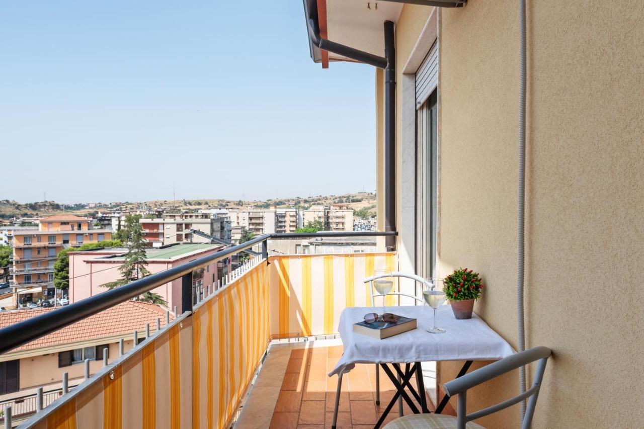 Roomy And Bright Apartment With Balconies X6 Catania Bagian luar foto
