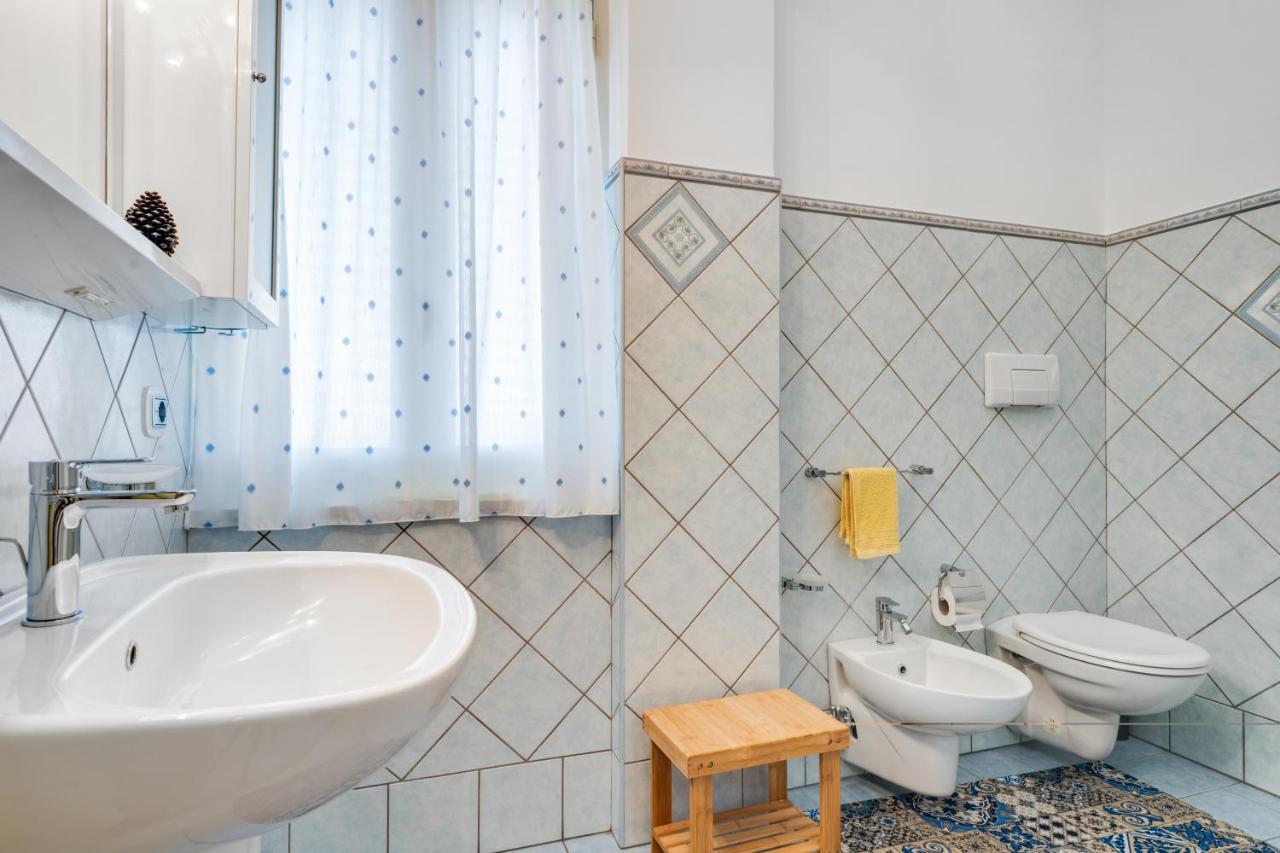 Roomy And Bright Apartment With Balconies X6 Catania Bagian luar foto