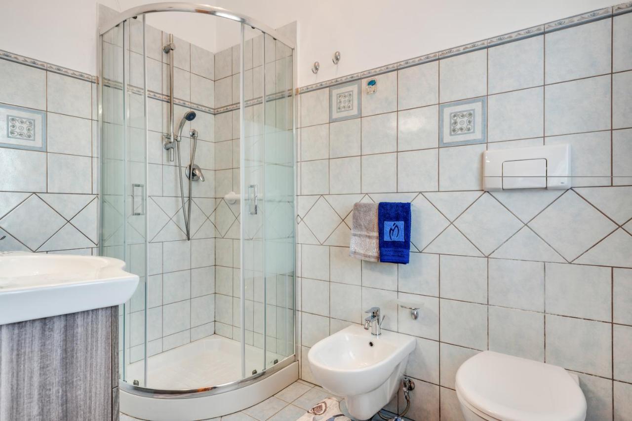 Roomy And Bright Apartment With Balconies X6 Catania Bagian luar foto