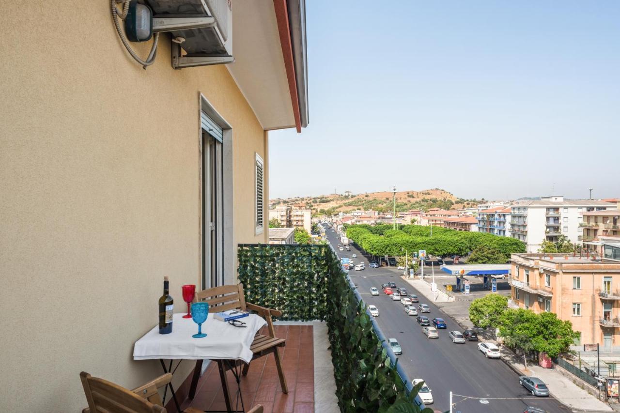 Roomy And Bright Apartment With Balconies X6 Catania Bagian luar foto